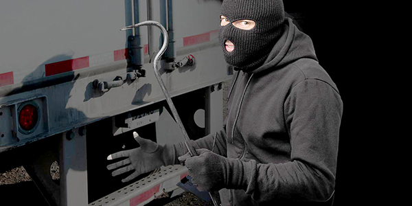 Holiday freight moves fast, and cargo theft risk rises. Use these truck driver cargo security tips to protect your load, avoid delays, and keep moving.